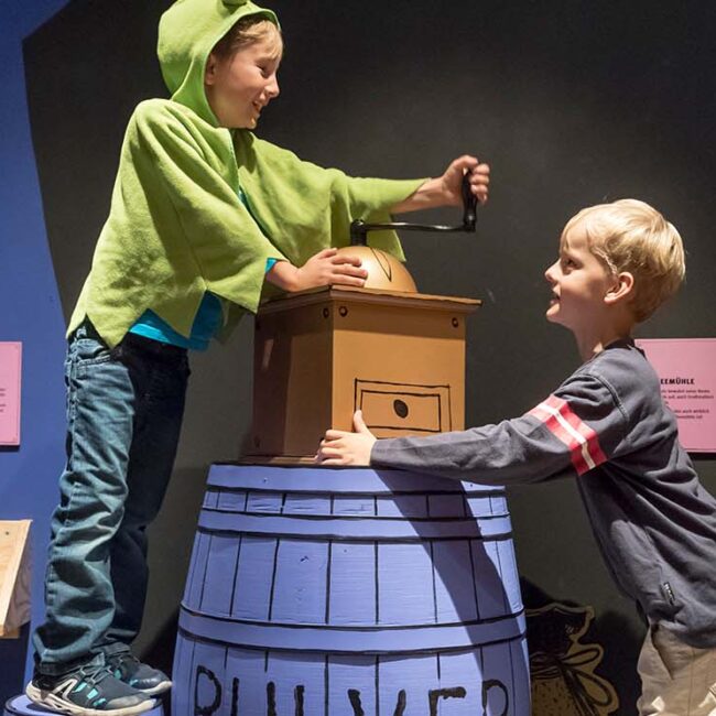 Kaffeemühle Mitmachausstellung Junges Schloss Stuttgart Räuber Hotzenplotz