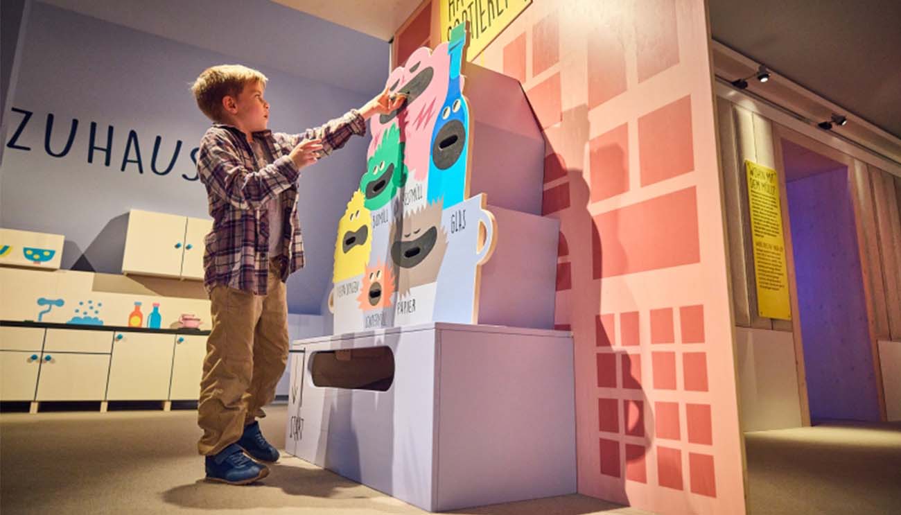 "Müllmonster-Alarm!": Interaktives Spiel zur Mülltrennung im Ausstellungsbereich „Müll zuhause“