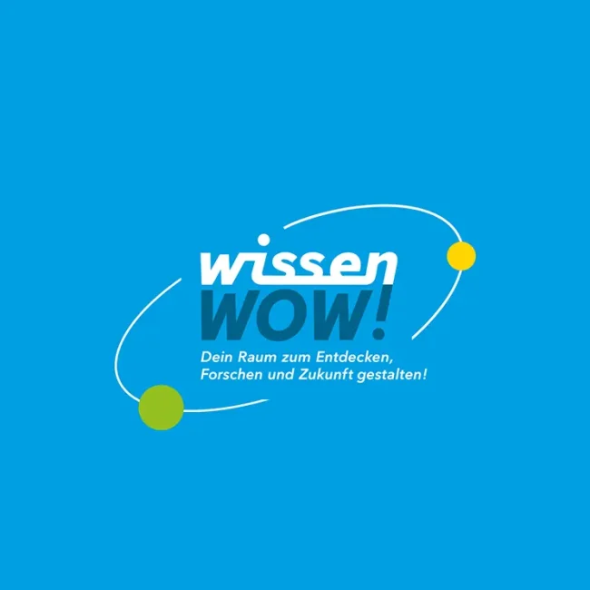 Konzeption Namen und Design für das Format „WissenWow!“ , Planung der Ausstellung mit Raumkonzept inkl. Grafiken, Möblierung und Technik